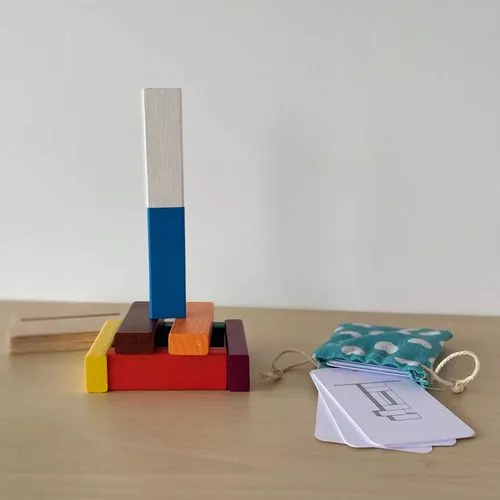 Construiește și dărâmă - Jucărie inspirată din pedagogia Montessori