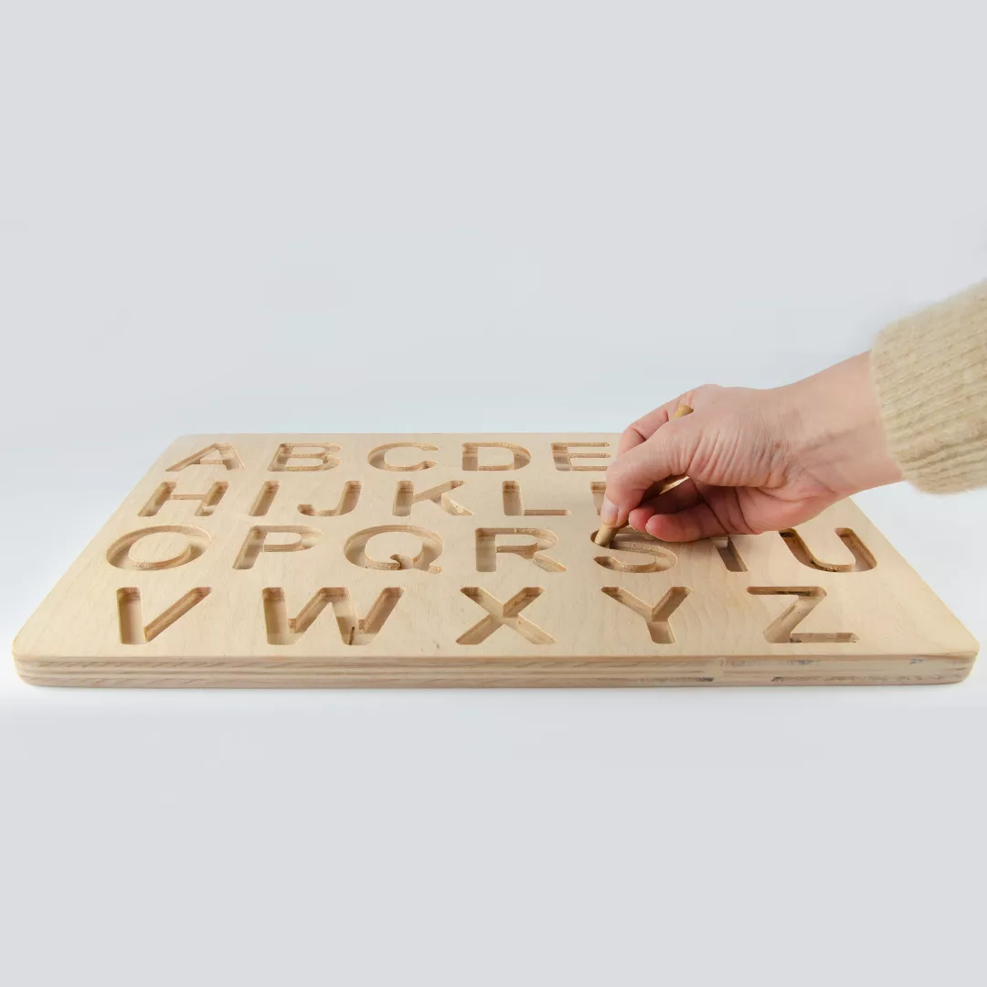 Tablă din lemn - Litere mari de tipar